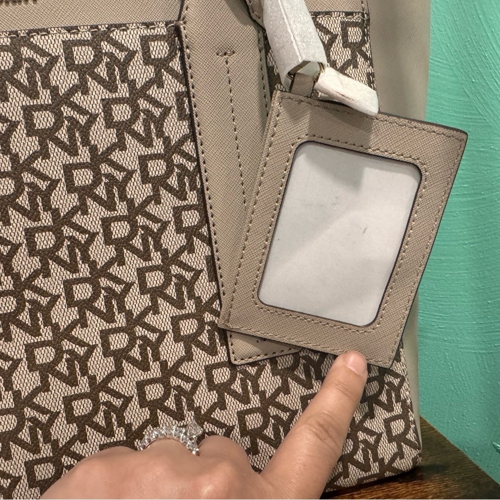 DKNY GRAYSON TOTE NWT Beige - Picture 3 of 8